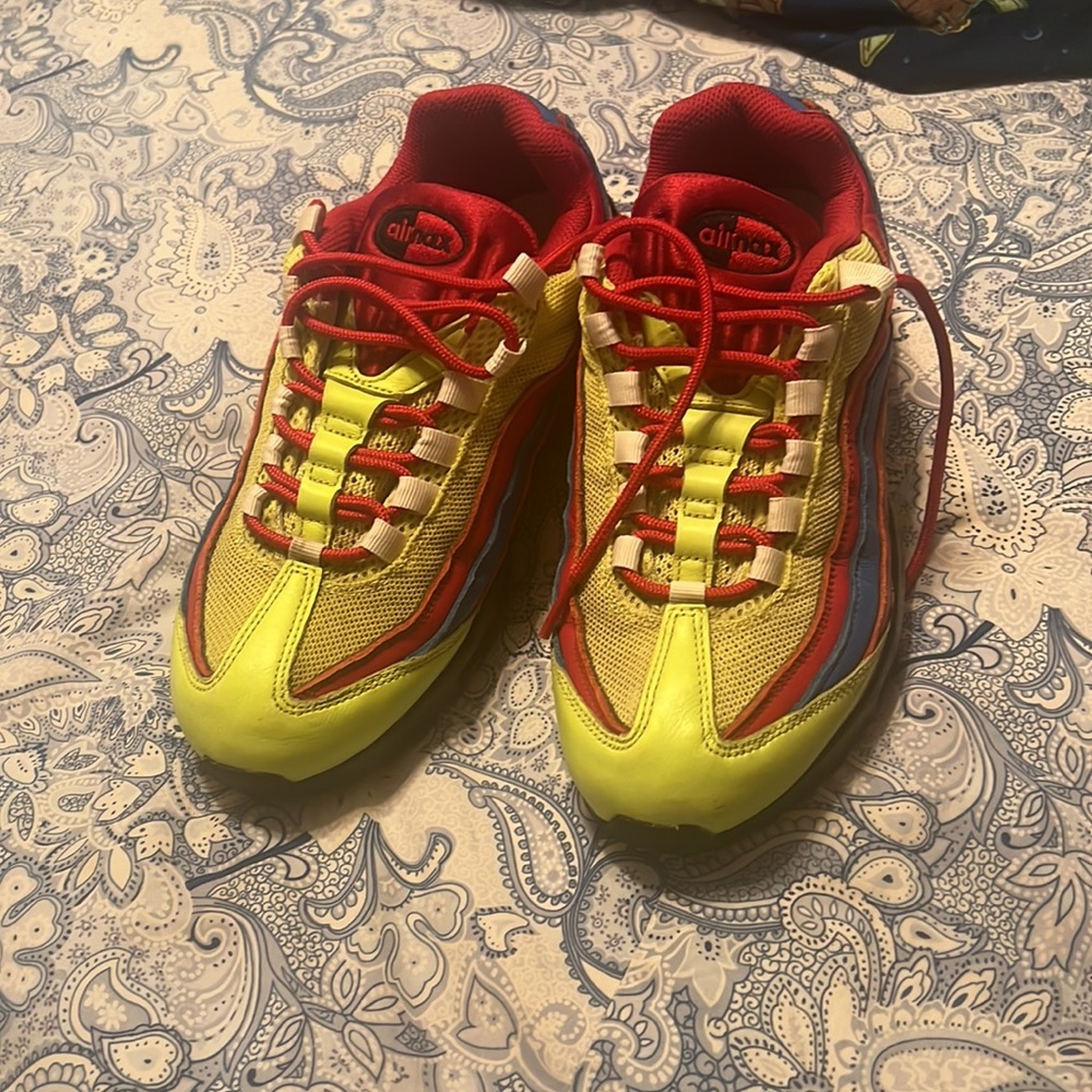 Womens nike airmax 95 running shoes size 8.5